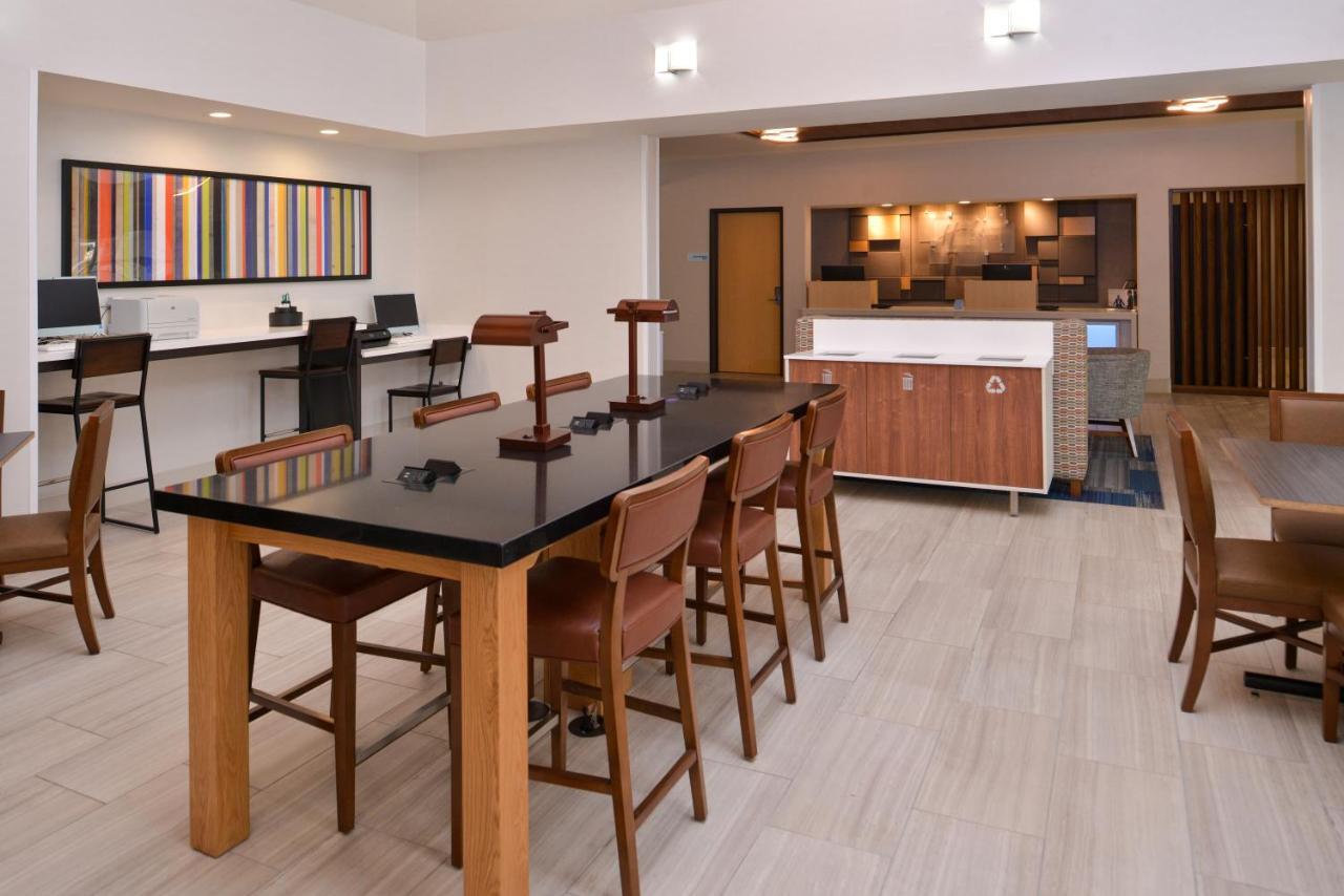 Holiday Inn Express Stockton Southeast By Ihg Exterior foto